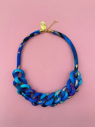 collar cadena tonos azules:morado:dorado