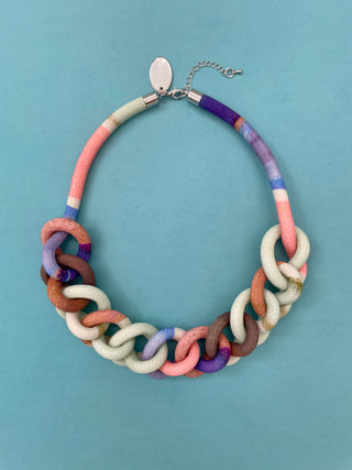 COLLAR CADENA multicolor tonos claros pintado