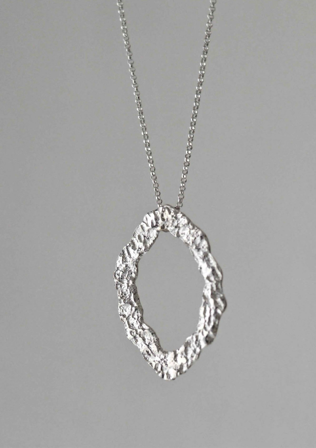 Collar vacío plata