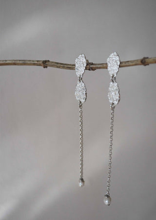 Aros rocas de metal y perlas